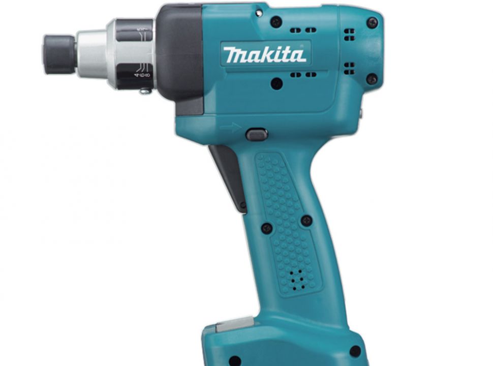 Taladro Percutor Makita DP4002 de 750W